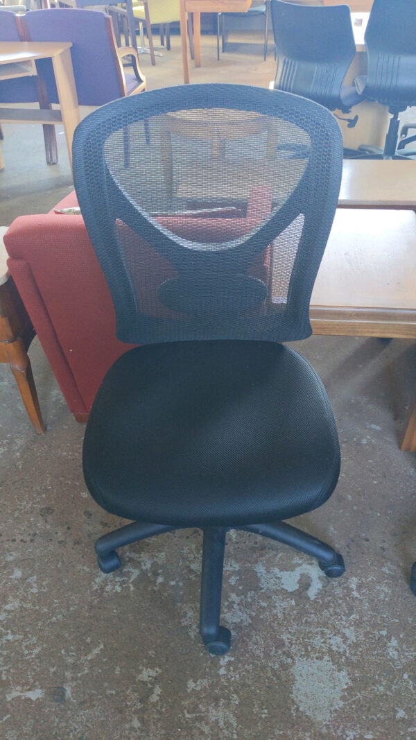 carder mesh back chair