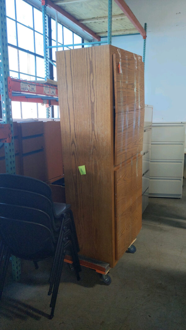 Double ped wood desk with credenza - Image 5