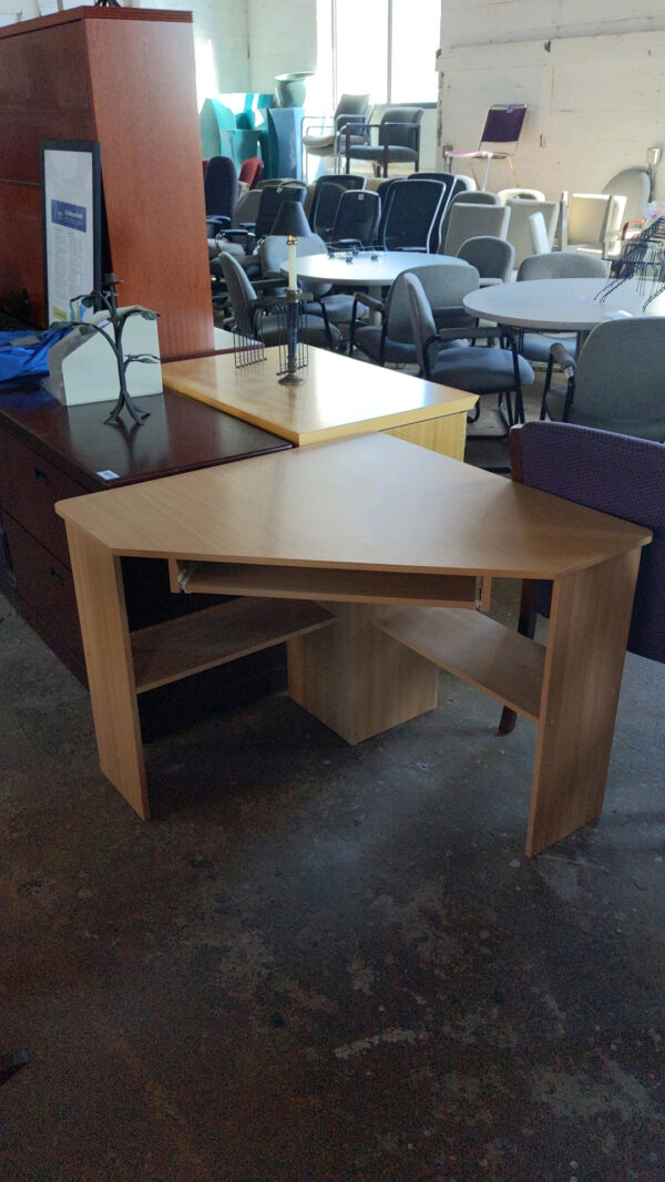 Corner computer desk