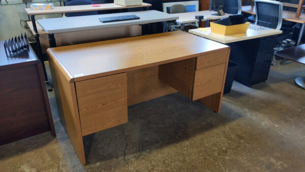 Double ped wood desk with credenza - Image 2